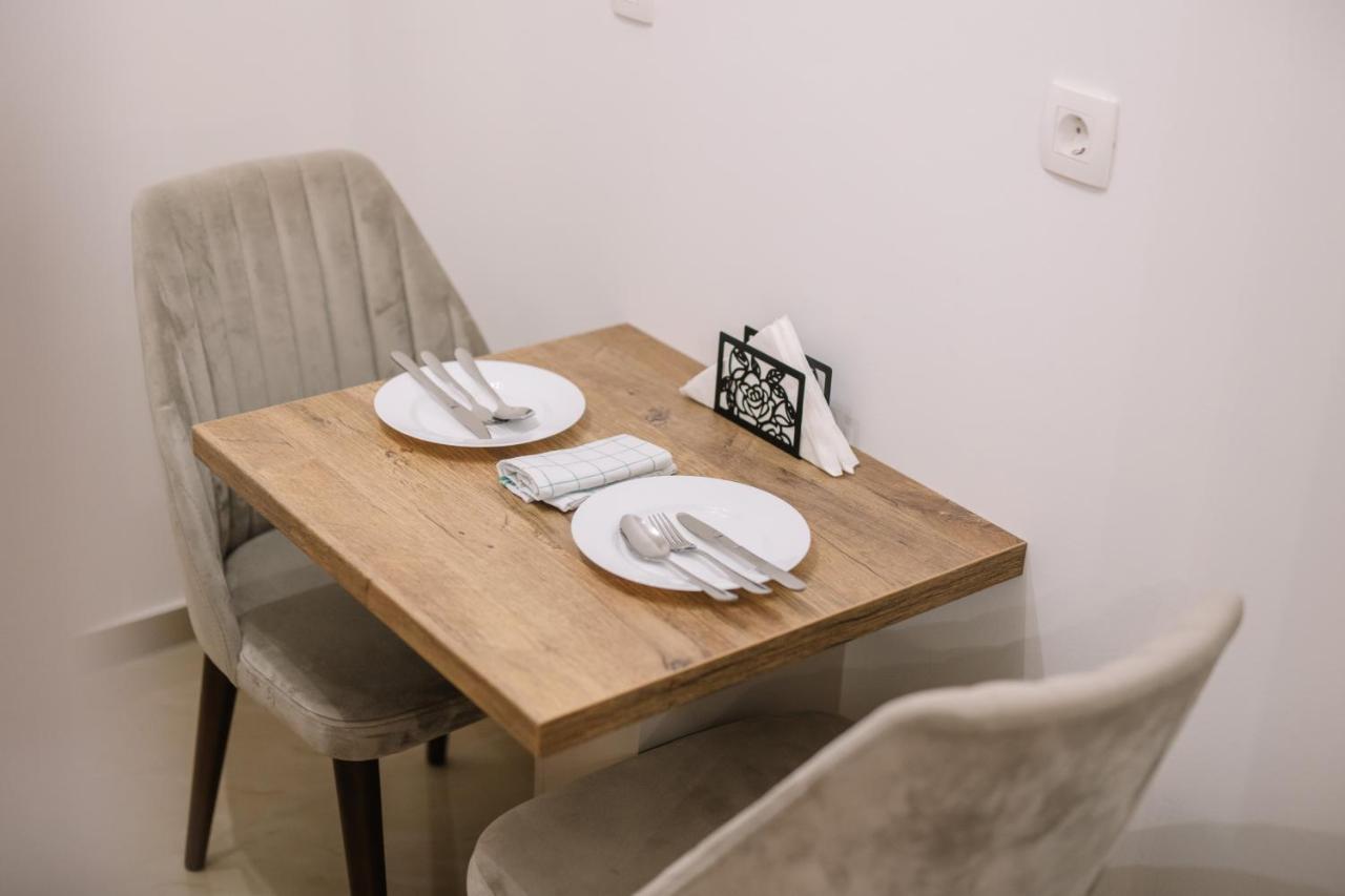 Apartments Hana City Center Лівно Екстер'єр фото