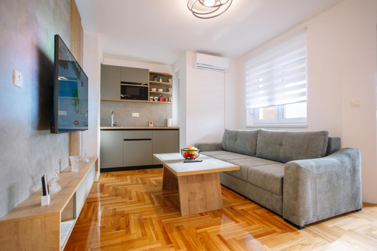 Apartments Hana City Center Лівно Екстер'єр фото